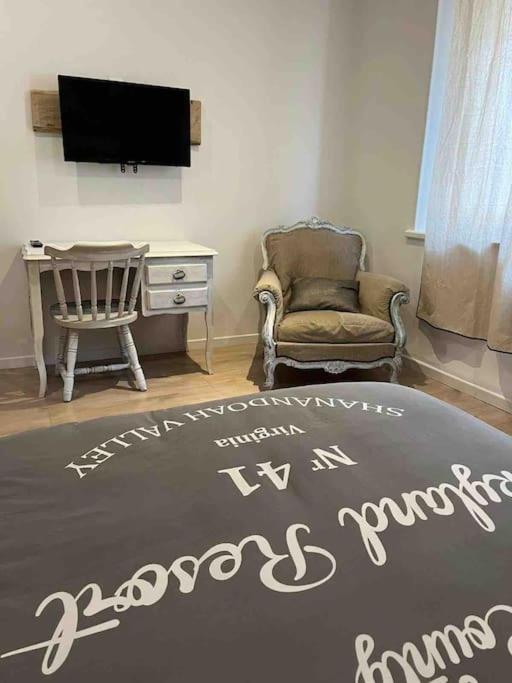 Les Suites Du Palais Каркасон Екстериор снимка